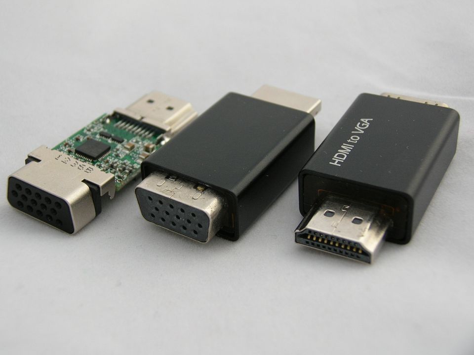 pcidv.com/超薄mini最小尺寸HDMI TO VGA平板笔记本连接投影适配器